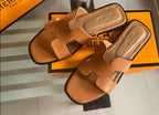 Her FLATS BROWN SG-003