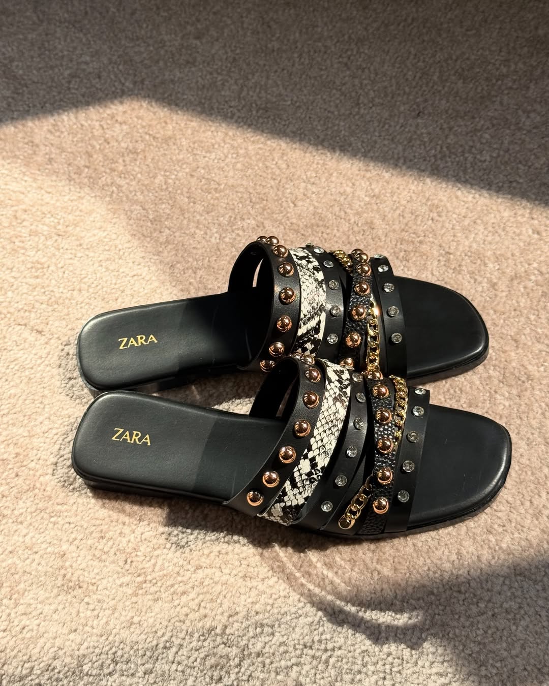 Riveted Glam Slides B-SG-001